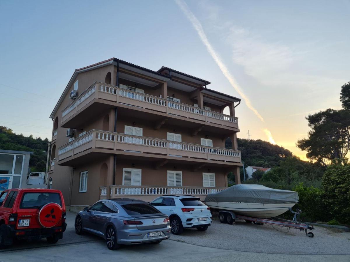 Apartments Nada Mundanije المظهر الخارجي الصورة