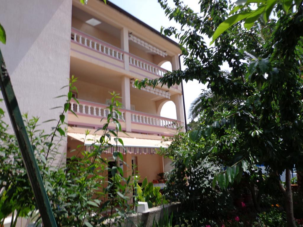 Apartments Nada Mundanije المظهر الخارجي الصورة